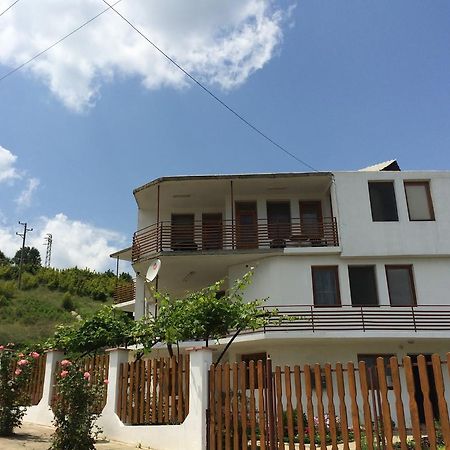 Petrovi Guest House Obzor Eksteriør billede