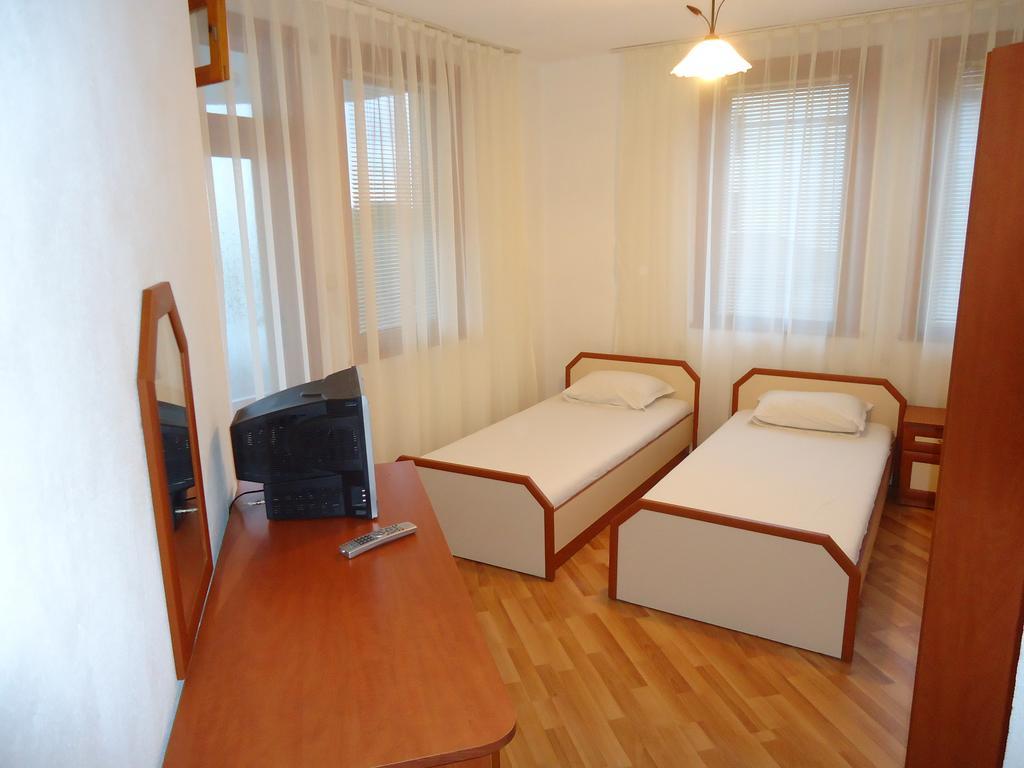 Petrovi Guest House Obzor Værelse billede