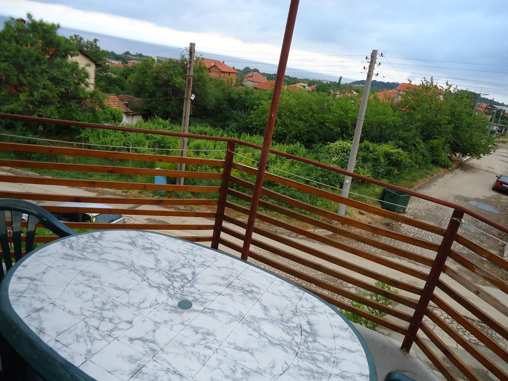 Petrovi Guest House Obzor Værelse billede