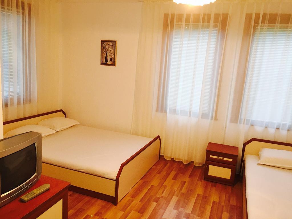 Petrovi Guest House Obzor Værelse billede