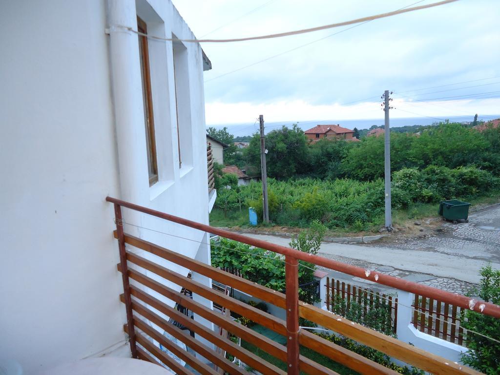 Petrovi Guest House Obzor Værelse billede