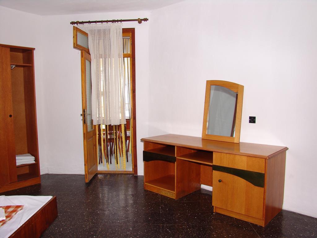 Petrovi Guest House Obzor Værelse billede